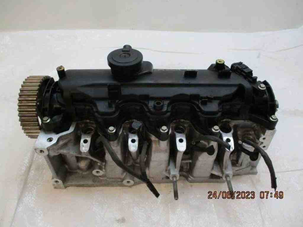 RENAULT Clio 3 generation (2005-2012) Engine Cylinder Head 110421615R 32490146