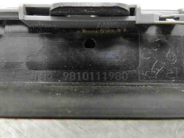 PEUGEOT 308 T9 (2013-2021) Vējstikla apdare 9810111980 32492098
