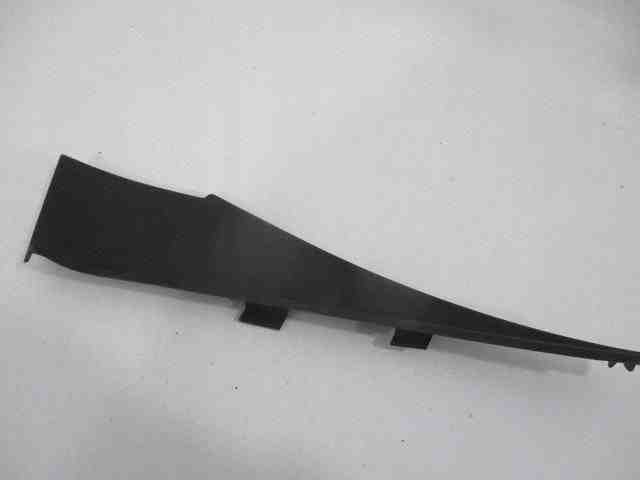 RENAULT Kadjar 1 generation (2015-2024) Priekšējā stikla tīrītāja apdare / plastmasa 727603061R 32492728