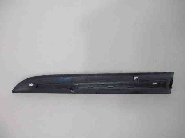 PORSCHE Macan 1 generation (2013-2023) Front Right Door Molding 95B.837.890.1R,95B8378901R 32496709