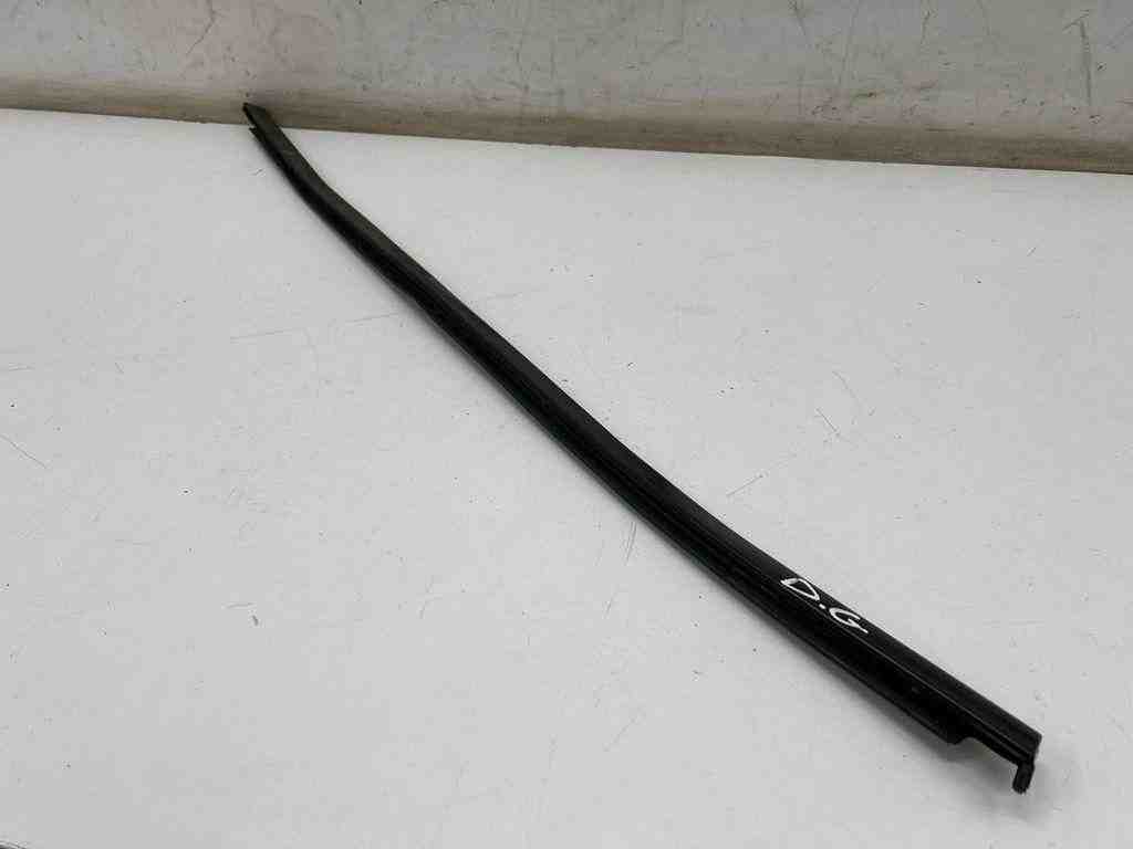 PORSCHE Macan 1 generation (2013-2023) Rear Right Door Window Molding 32471185