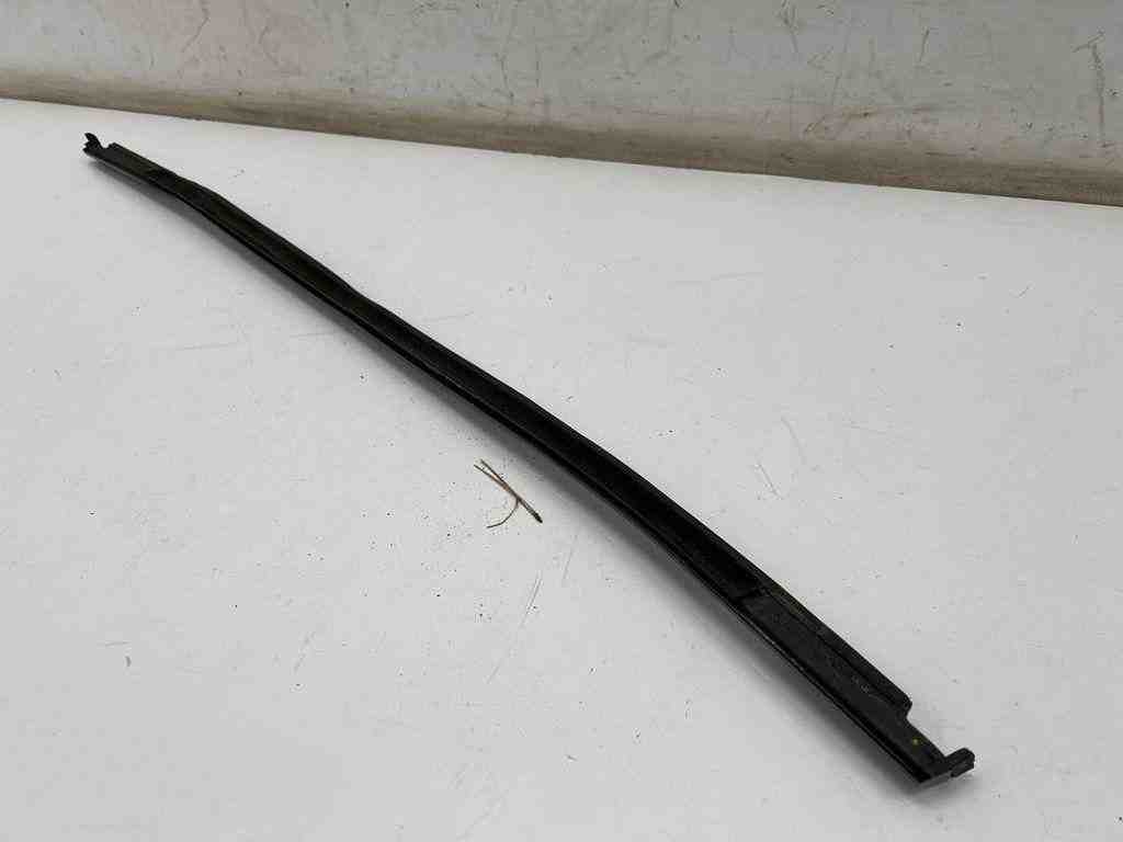 PORSCHE Macan 1 generation (2013-2023) Rear Right Door Window Molding 32471185