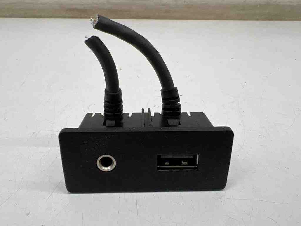 PORSCHE Macan 1 generation (2013-2023) USB 32475937