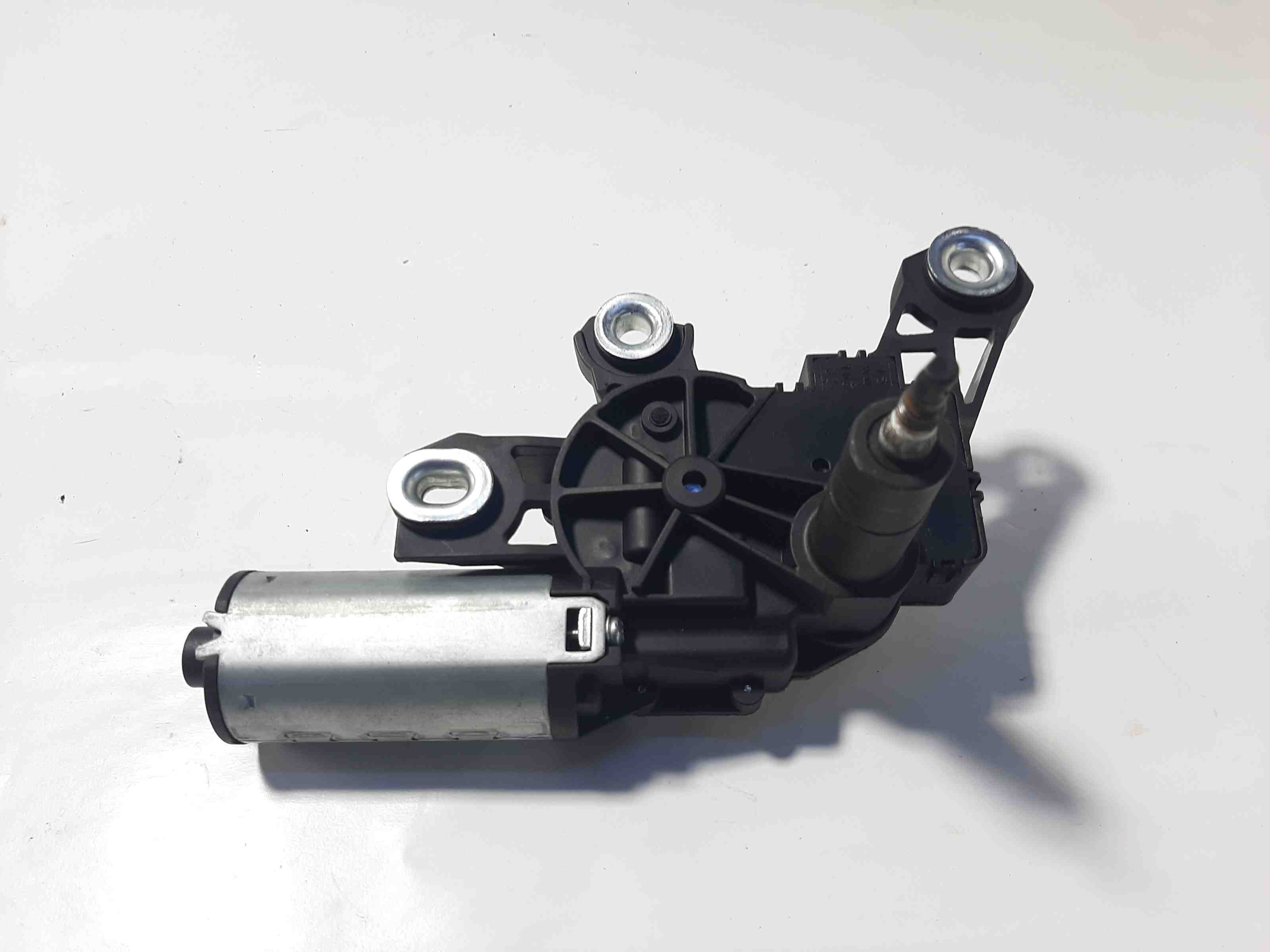 SKODA Fabia 2 generation  (2010-2014) Bagāžas nodalījuma loga tīrītāja motorīts 32393680