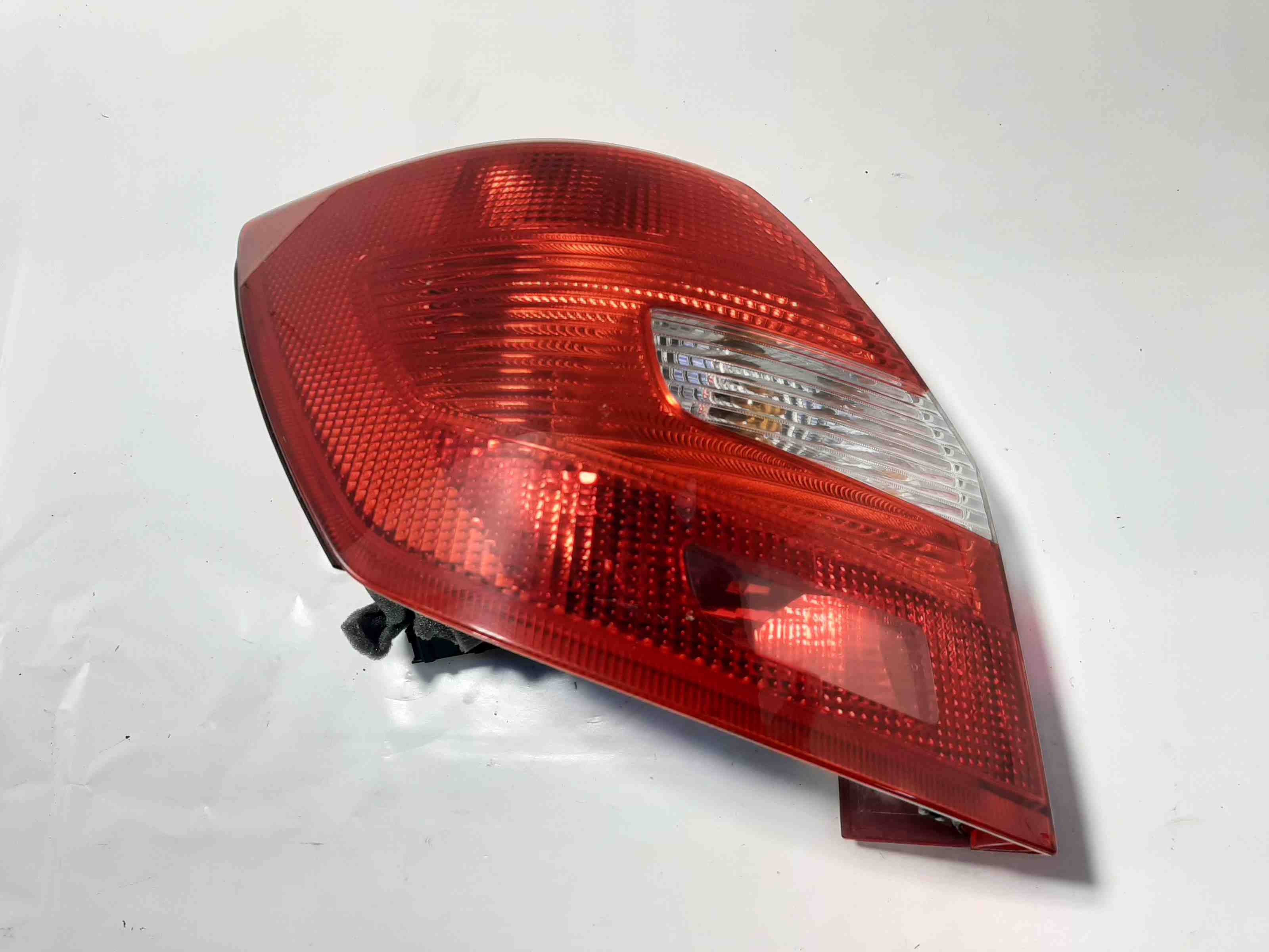 SKODA Fabia 2 generation  (2010-2014) Aizmugurējais kreisais lukturis 5J6945095 32393687