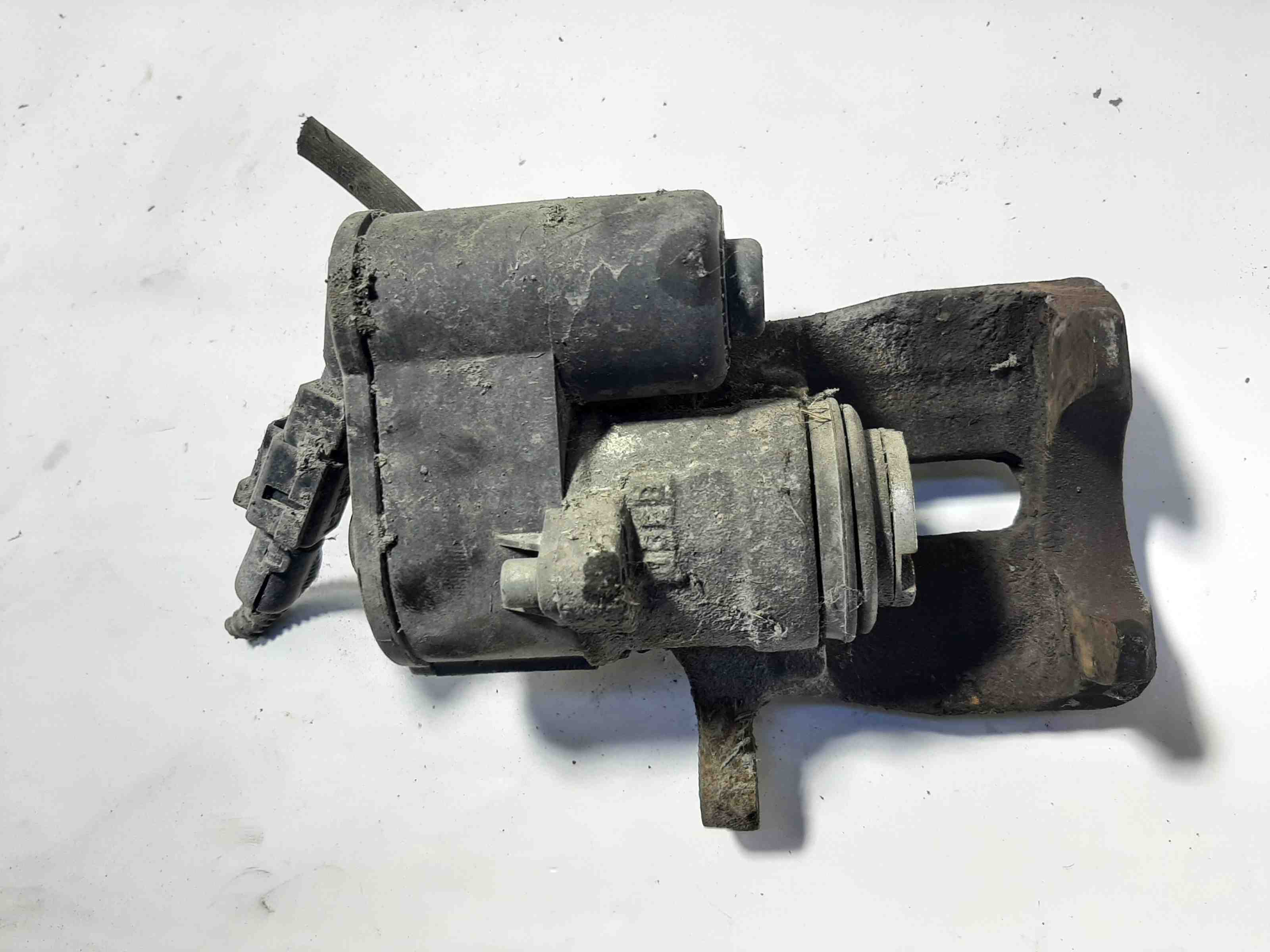 VOLKSWAGEN Tiguan 1 generation (2007-2017) Rear Right Brake Caliper 32396829