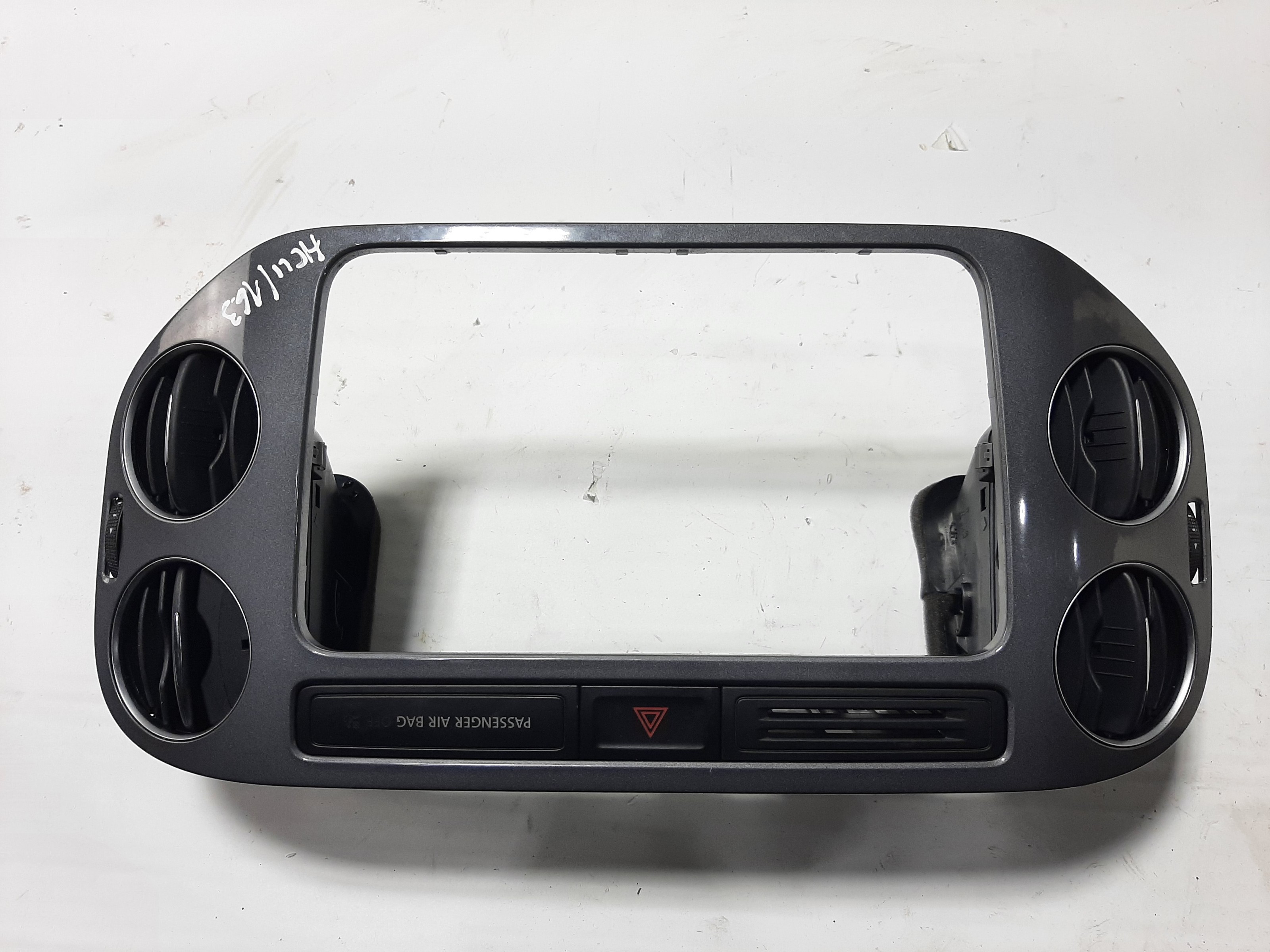 VW TIGUAN 5N Frischluftgrill 5N0858069H 2.0 Diesel 103kw 2013 32979530