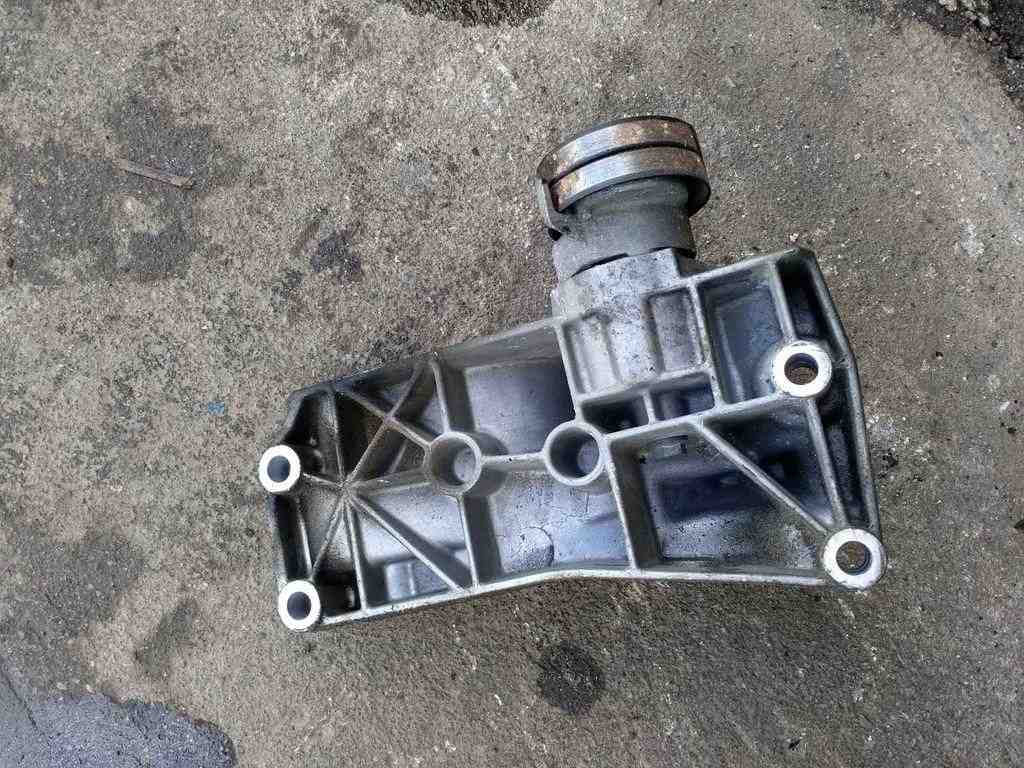 VOLKSWAGEN Golf 4 generation (1997-2006) Belt Tensioner 32525031