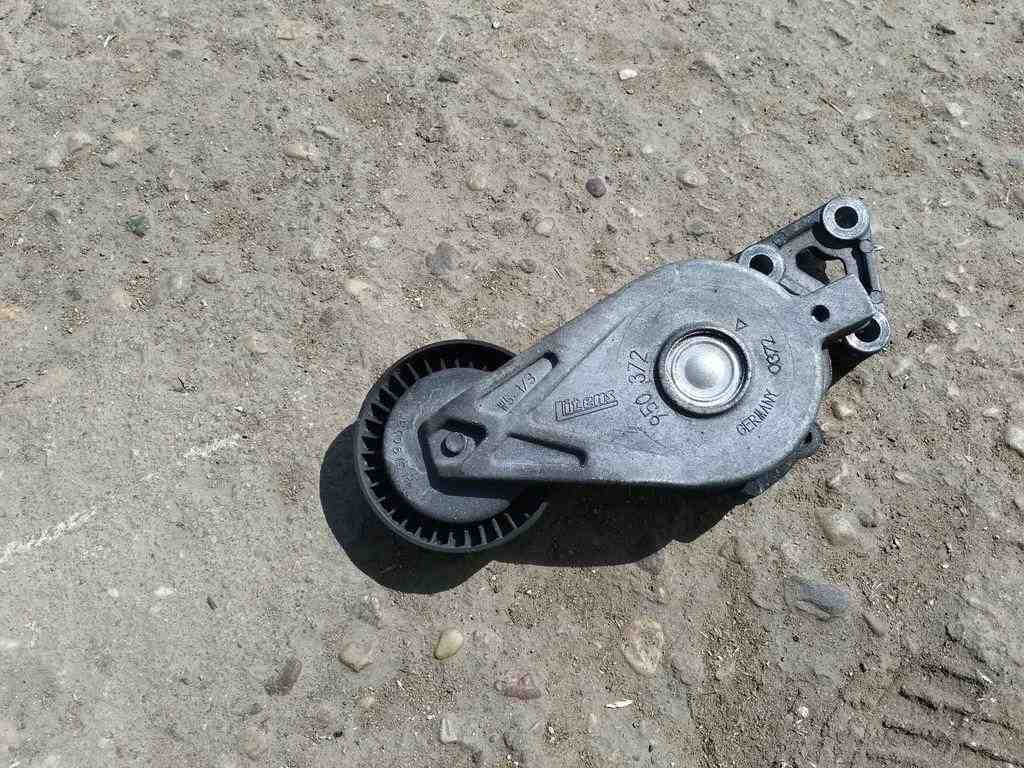 VOLKSWAGEN Bora 1 generation (1998-2005) Belt Tensioner 950372 32525923
