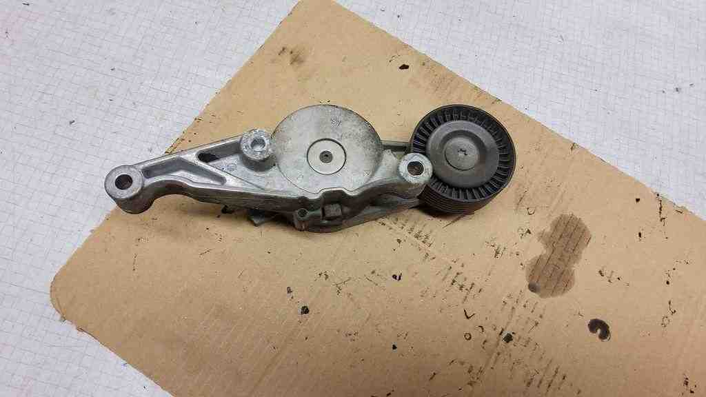 VOLKSWAGEN Transporter T5 (2003-2015) Belt Tensioner 32526070