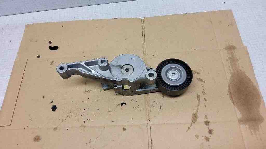 VOLKSWAGEN Caddy 3 generation (2004-2015) Belt Tensioner 32532842