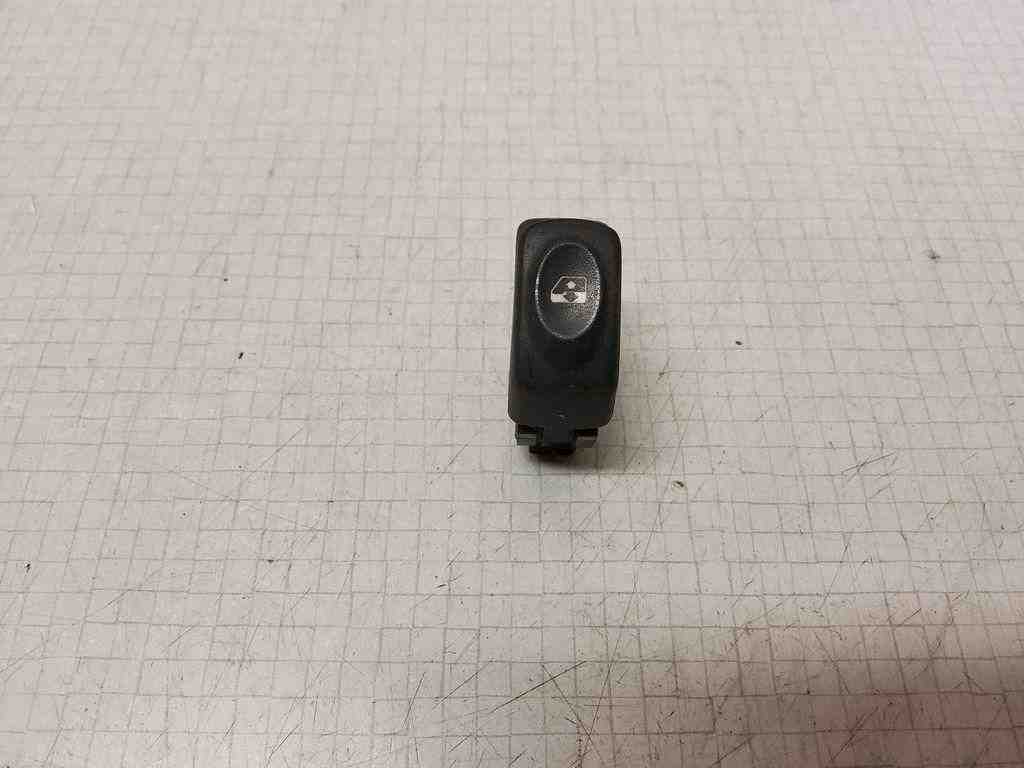 RENAULT Megane 1 generation (1995-2003) Rear Right Door Window Control Switch 32540183