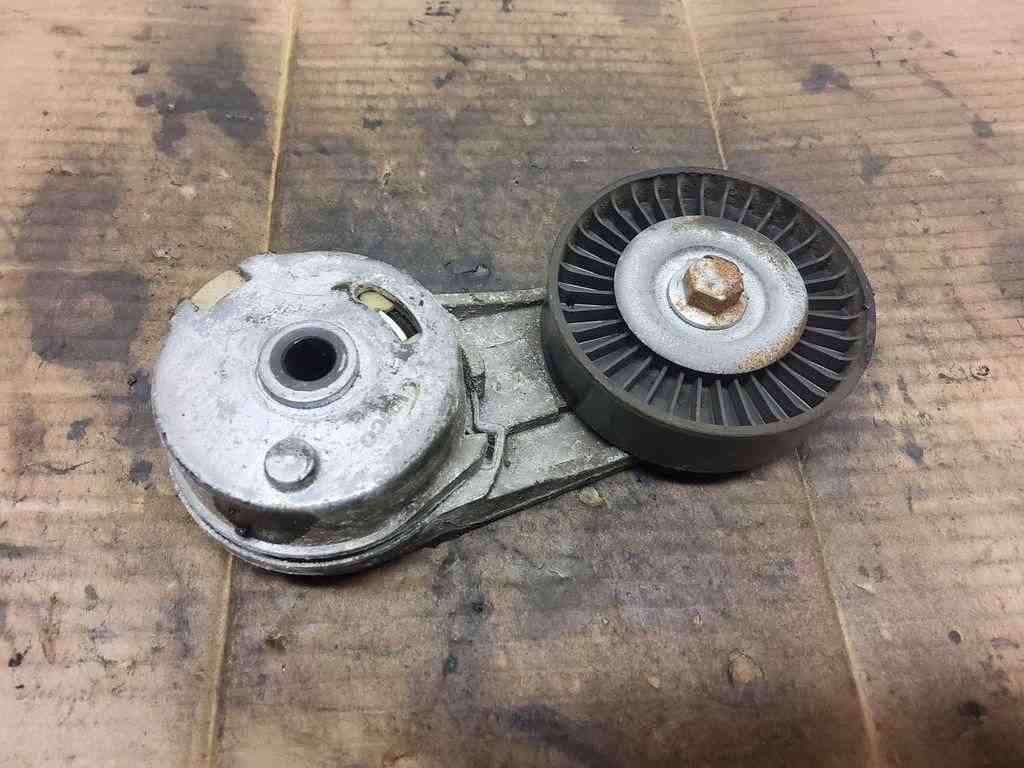 OPEL Vectra C (2002-2005) Belt Tensioner 32541256