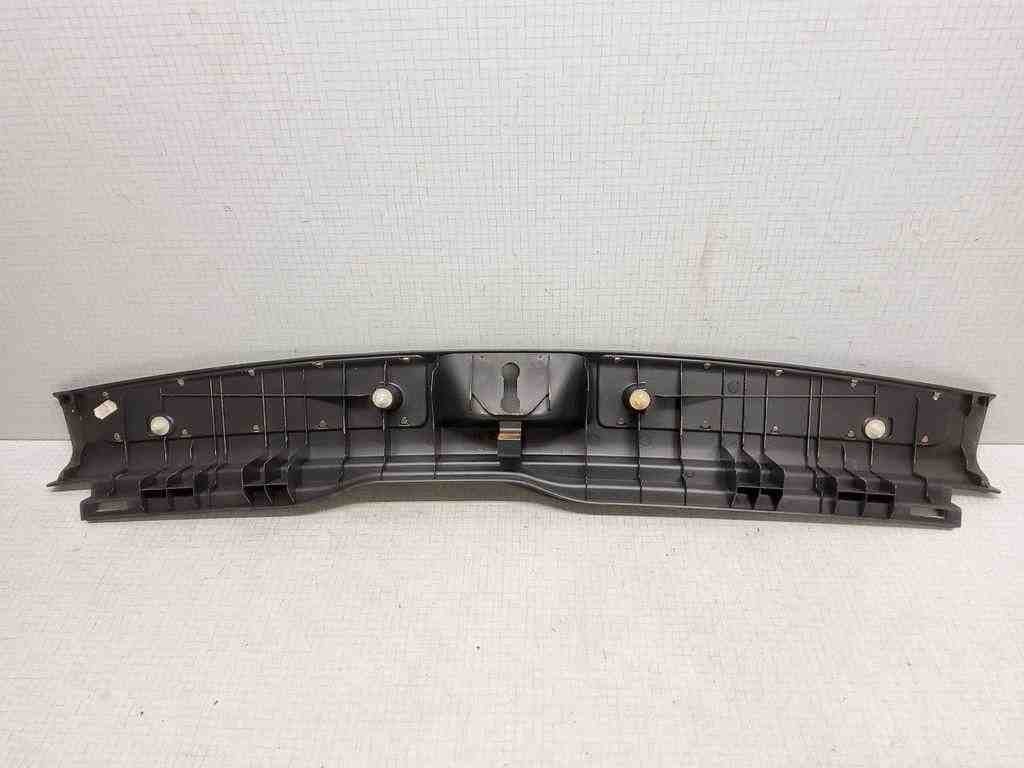 TOYOTA Avensis 2 generation (2002-2009) Обделка замка багажника 5838705090 32543887