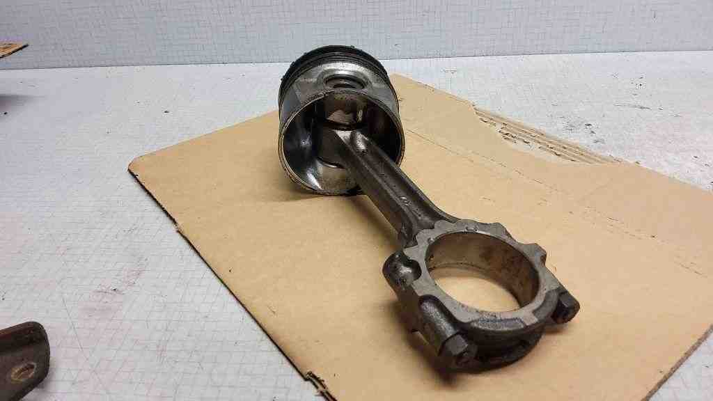 NISSAN X-Trail T30 (2001-2007) Поршень 5M313 32554623