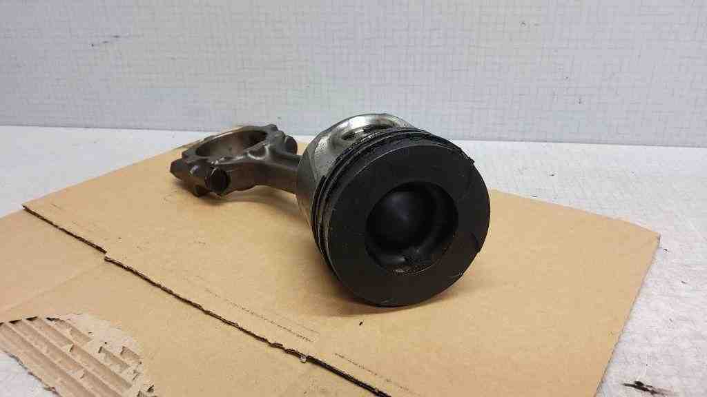 NISSAN X-Trail T30 (2001-2007) Поршень 5M313 32554625
