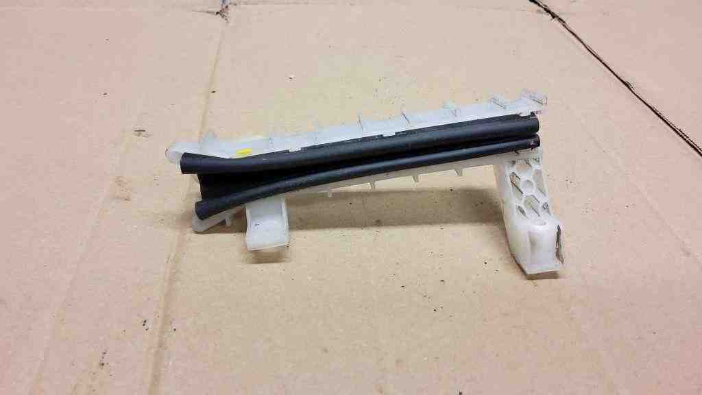 JEEP Grand Cherokee 4 generation (WK) (2004-2024) Aizmugurējo Durvju Stikla Sliede 58915 32558083