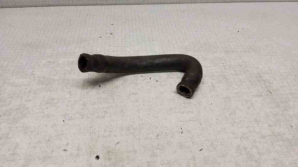 AUDI A4 B5/8D (1994-2001) Coolant Hose Pipe 058121058B 32561934
