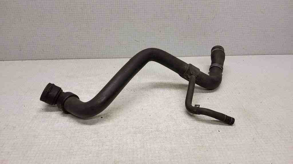 AUDI A4 B5/8D (1994-2001) Coolant Hose Pipe 8D0121101J 32561935