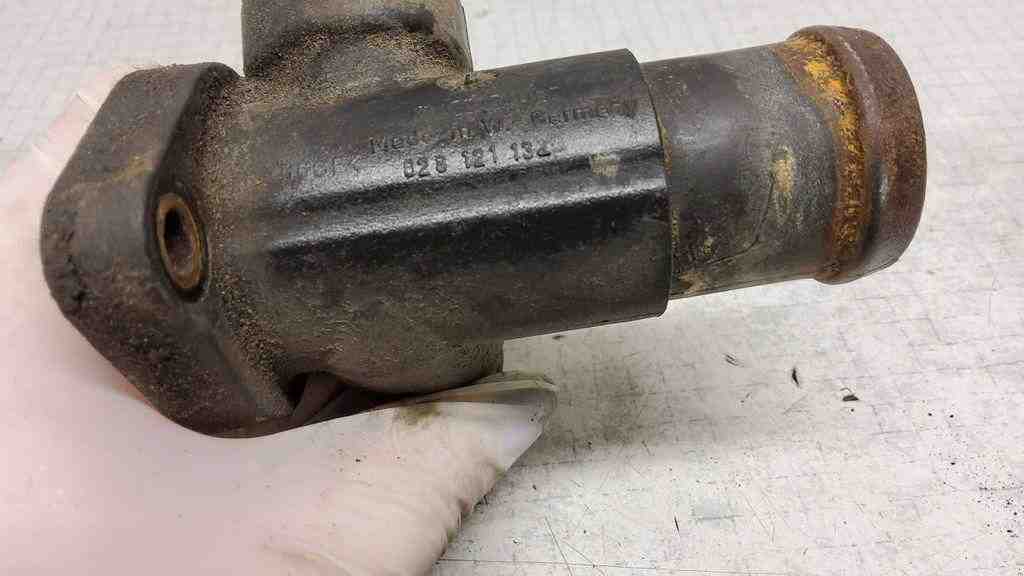AUDI A4 B5/8D (1994-2001) Coolant Hose Pipe 028121132 32561939