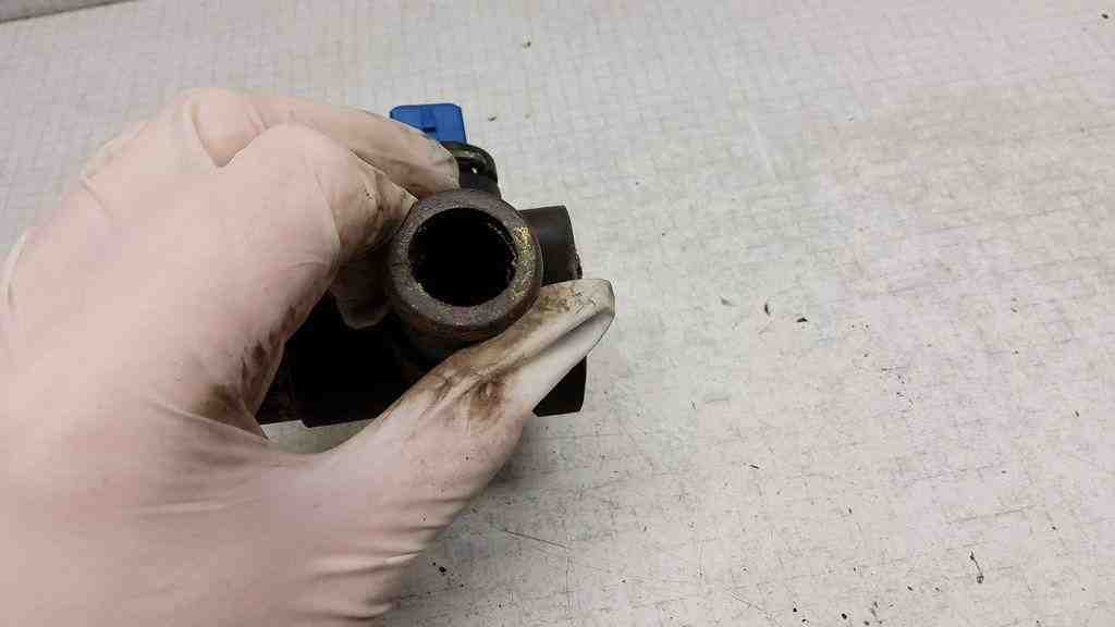 AUDI A4 B5/8D (1994-2001) Coolant Hose Pipe 028121132 32561939