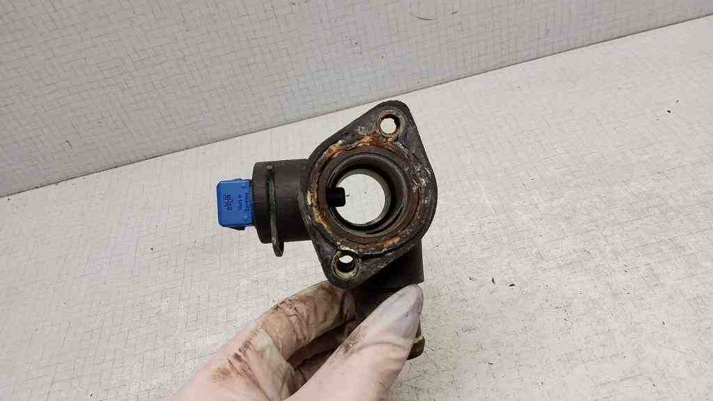 AUDI A4 B5/8D (1994-2001) Coolant Hose Pipe 028121132 32561939