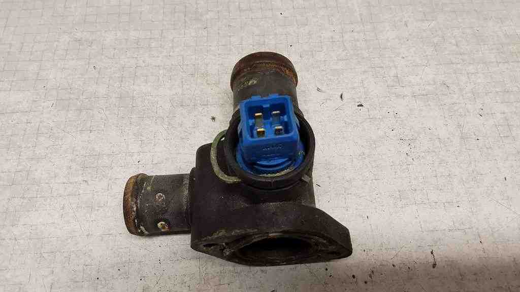 AUDI A4 B5/8D (1994-2001) Coolant Hose Pipe 028121132 32561939