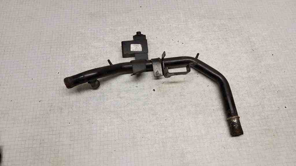 AUDI A4 B5/8D (1994-2001) Coolant Hose Pipe 028121065S 32561940