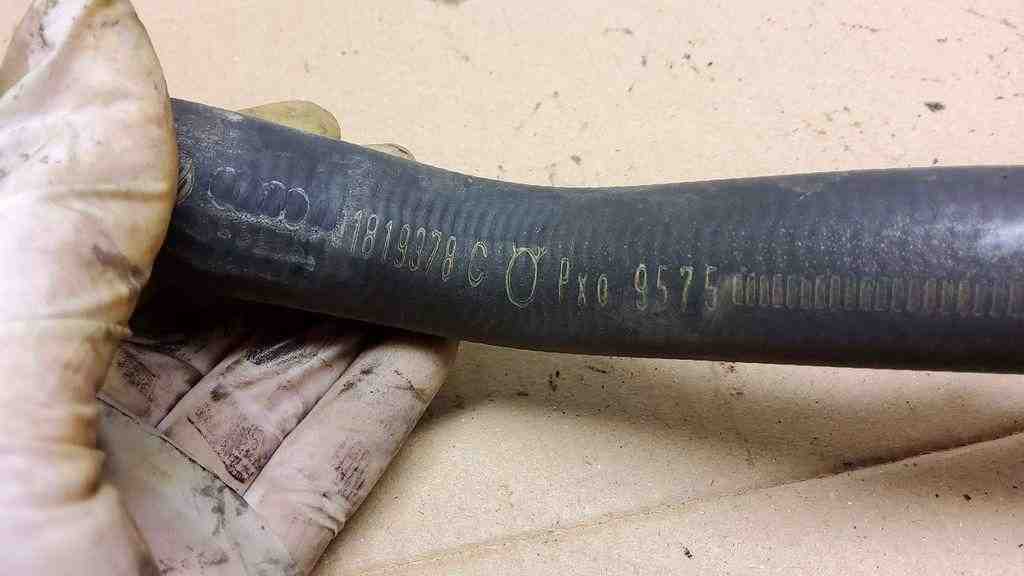 VOLKSWAGEN Multivan T5 (2003-2015) Coolant Hose Pipe 32562731