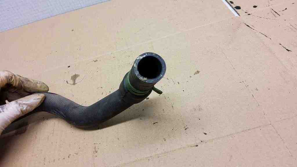 VOLKSWAGEN Multivan T5 (2003-2015) Coolant Hose Pipe 32562731