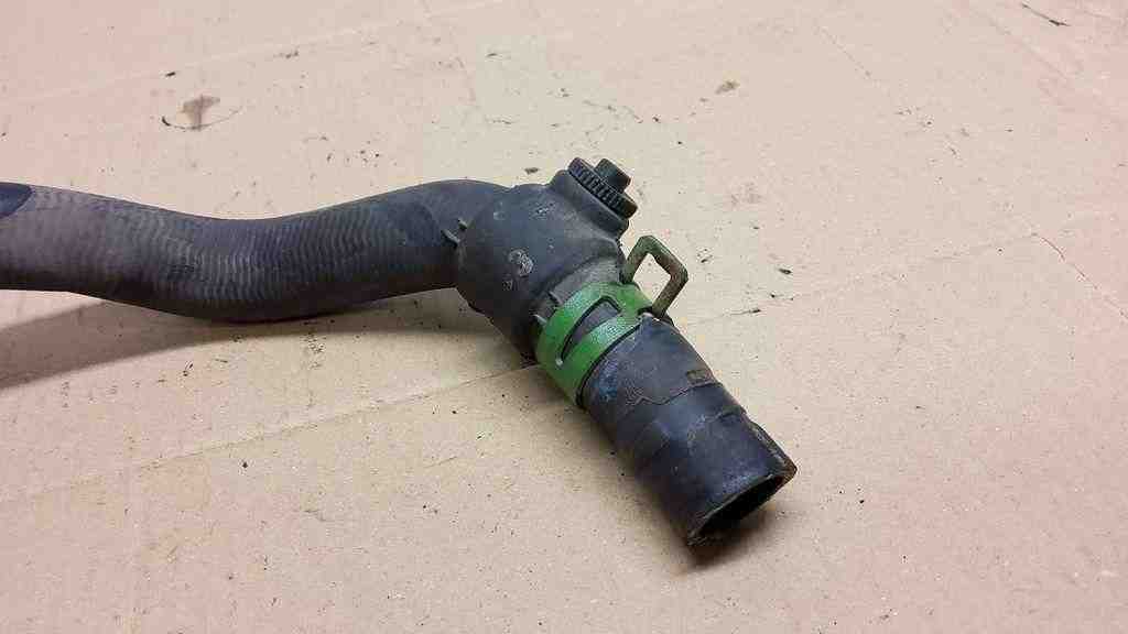 VOLKSWAGEN Multivan T5 (2003-2015) Coolant Hose Pipe 32562731