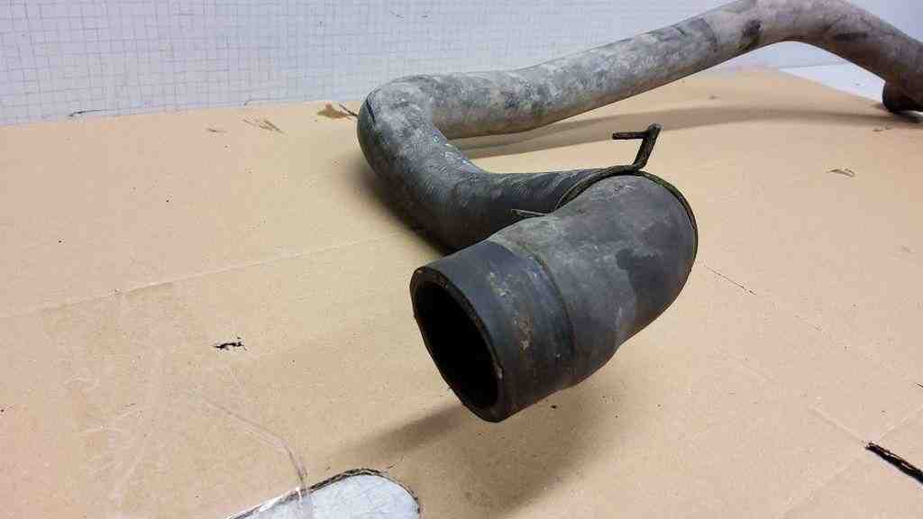 VOLKSWAGEN Multivan T5 (2003-2015) Coolant Hose Pipe 32562735