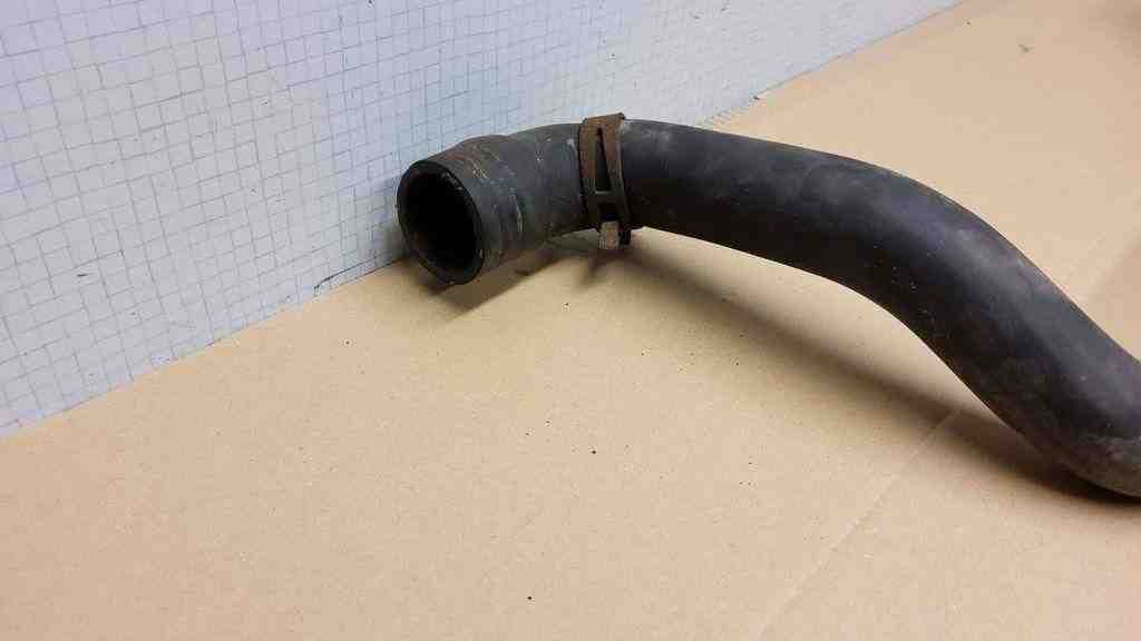 VOLKSWAGEN Multivan T5 (2003-2015) Coolant Hose Pipe 32562735