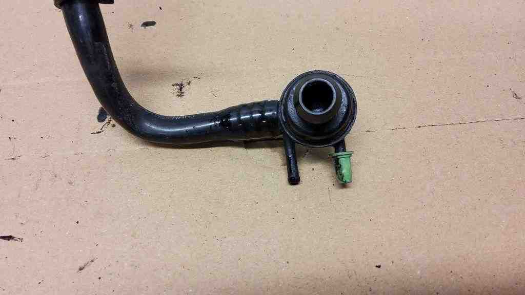 AUDI A4 B5/8D (1994-2001) Coolant Hose Pipe 32562743