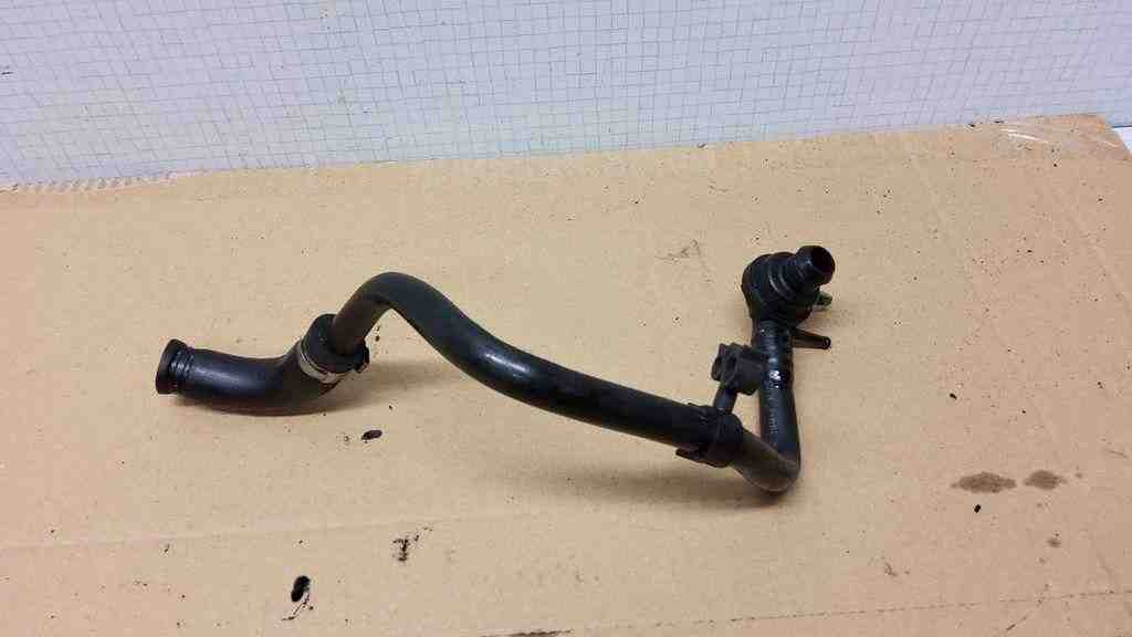 AUDI A4 B5/8D (1994-2001) Coolant Hose Pipe 32562743