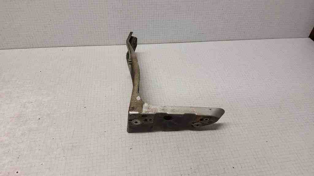 AUDI A4 B7/8E (2004-2008) Front Left Bumper Bracket 8E0821137B 32565029