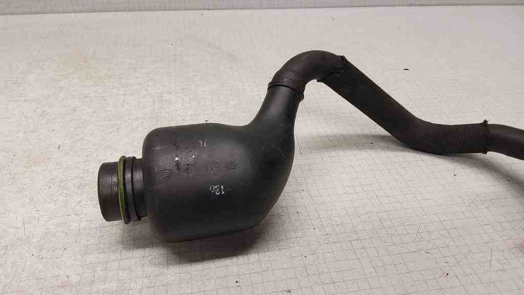 AUDI A4 B7/8E (2004-2008) Dýchacia hadica VCD446076,06B103211H 32565041