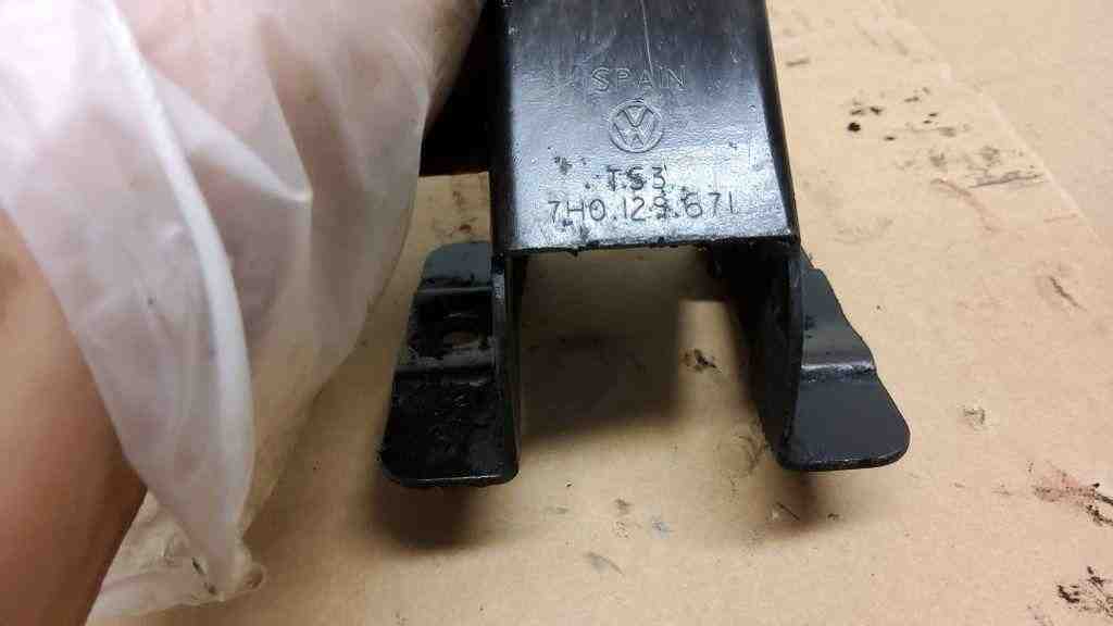 VOLKSWAGEN Transporter T5 (2003-2015) Other Engine Compartment Parts 7H0129671 32566166