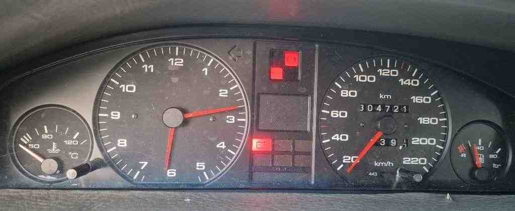 AUDI 100 S3 (1982-1990) Instrumentu panelis/spidometrs 32567797