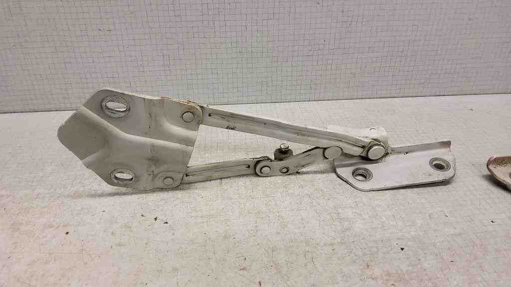 VOLKSWAGEN Caddy 3 generation (2004-2015) Петля капота передняя правая 1T0823302F,1T0823301F 32567872