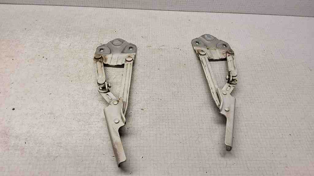 VOLKSWAGEN Caddy 3 generation (2004-2015) Петля капота передняя правая 1T0823302F,1T0823301F 32567872