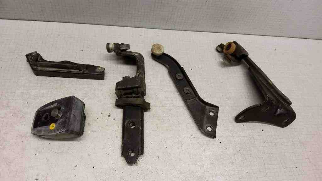 VOLKSWAGEN Transporter T5 (2003-2015)  Sliding door hinge 7H0843436B,7H0843311B,7H0843398B,7H0843414,7H0843336A 32568044