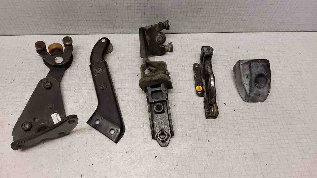 VOLKSWAGEN Transporter T5 (2003-2015)  Sliding door hinge 7H0843436B,7H0843311B,7H0843398B,7H0843414,7H0843336A 32568044