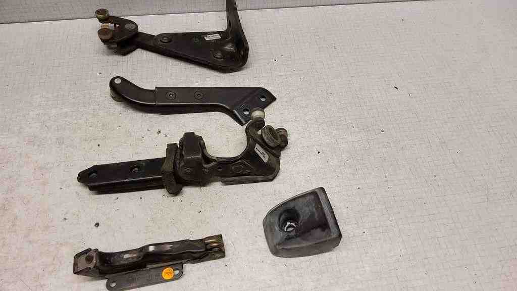 VOLKSWAGEN Transporter T5 (2003-2015)  Sliding door hinge 7H0843436B,7H0843311B,7H0843398B,7H0843414,7H0843336A 32568044