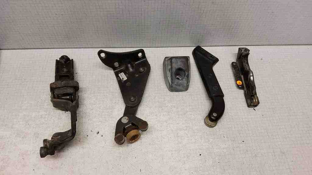 VOLKSWAGEN Transporter T5 (2003-2015)  Sliding door hinge 7H0843436B,7H0843311B,7H0843398B,7H0843414,7H0843336A 32568044