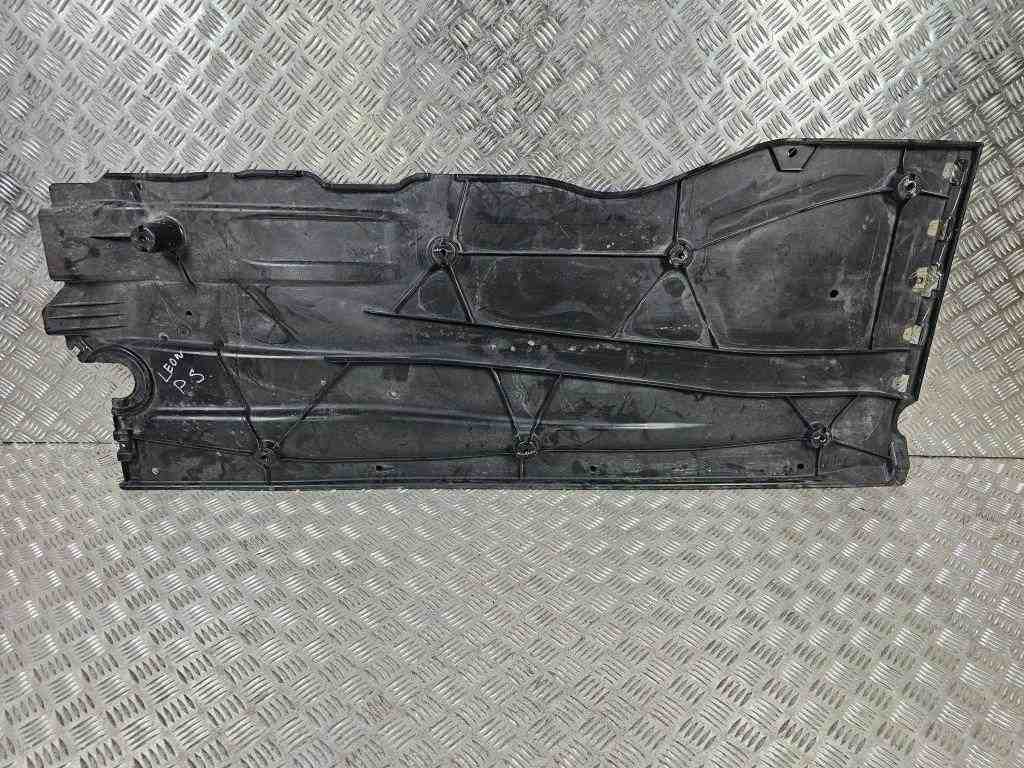 SEAT Leon 4 generation (2020-2023) Задняя средняя нижняя защита 5WA825201E 32421231