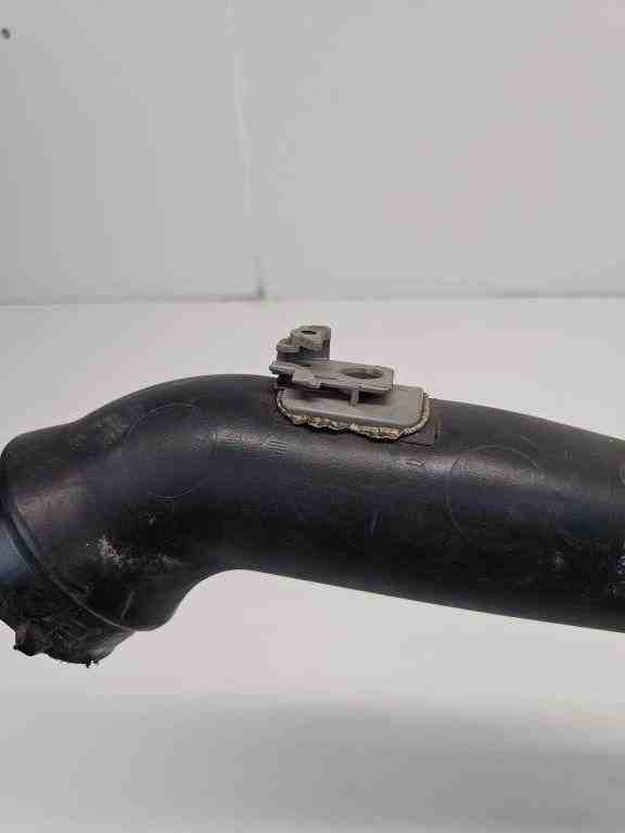 AUDI A4 B9/8W (2015-2024) Starpdzesētāja / interkūlera truba 8W0145673C 32422292