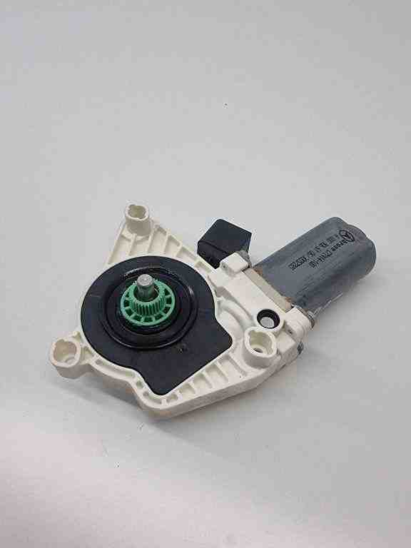 MERCEDES-BENZ E-Class W213/S213/C238/A238 (2016-2024) Priekšējo kreiso durvju logu pacēlāja motorīts A0009066106 32422733