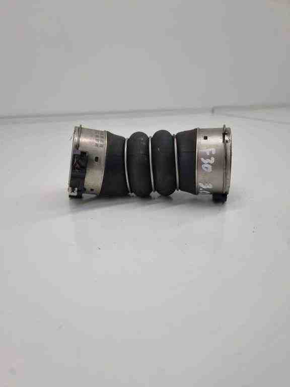 BMW 3 Series F30/F31 (2011-2020) Starpdzesētāja / interkūlera truba 11279410 32424182