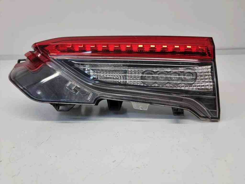 TOYOTA RAV4 5 generation (XA50) (2018-2024) Aizmugurējais labais lukturis bagāžniekā 8158042090 32425065